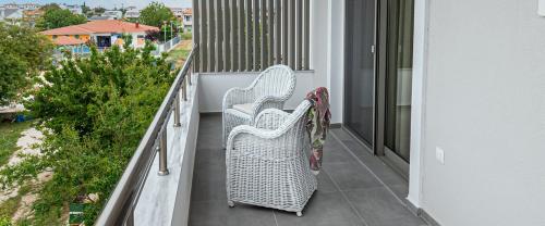 aura_slider_112